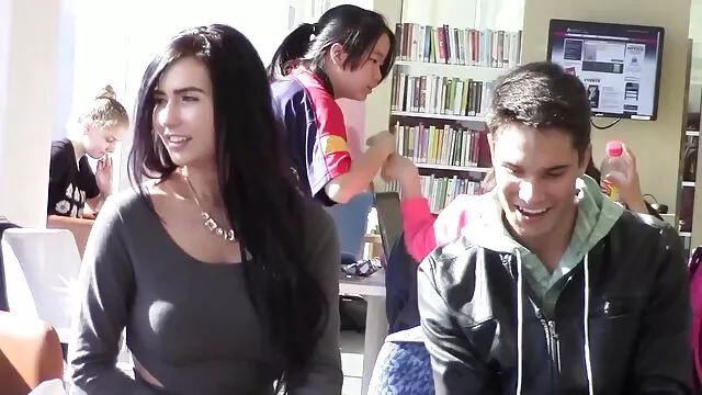 Brown მონა Vanessa გიჟები დიდი, მუქი კანის მძიმე.