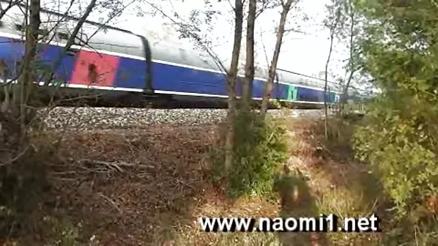გამოჩენილი სტუდენტი, თითქოს იყოს სულელური ტეენ, მასწავლებელი.
