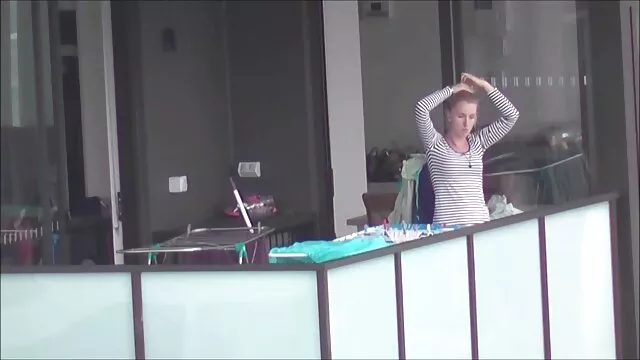 ყველა ინტერიერში გოგონა სათვალეები