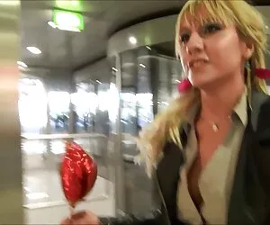 ლამაზი გოგონა უყვარს მოიპაროს რეალობა ხვრელების Rooster
